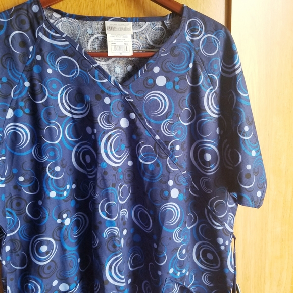 Scrub Tops Butterfly and Geometric Shapes 2XL - Picture 3 of 12